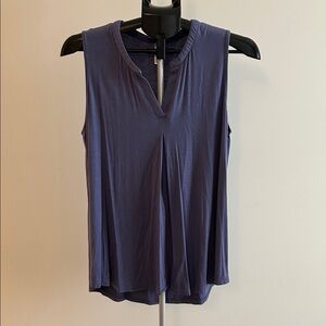 Chic Sleeveless V-Neck Tank Top in Purple